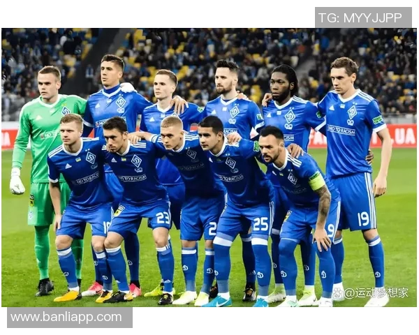 成都足球队的团队协作揭秘：如何在绿茵场上实现完美配合与默契合作