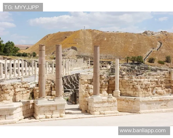 金字塔与霍尔比的较量：探讨两者在建筑与文化中的深远影响与意义